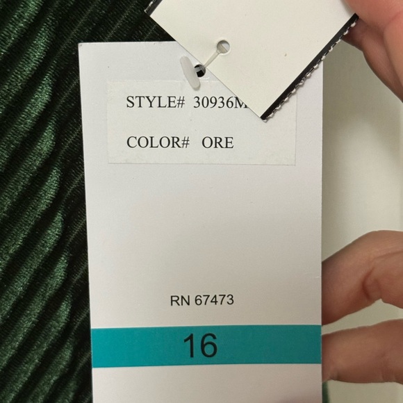 NWT Maison Tara Plus Size V-Neck Faux Wrap Velvet Dress Green Holiday Party 16 - Picture 4 of 12